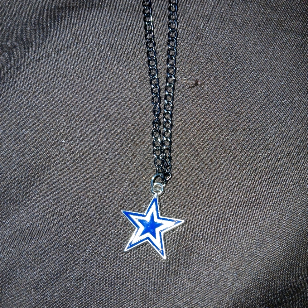 NWT Handcrafted Dallas Cowboys Unisex Necklace.
